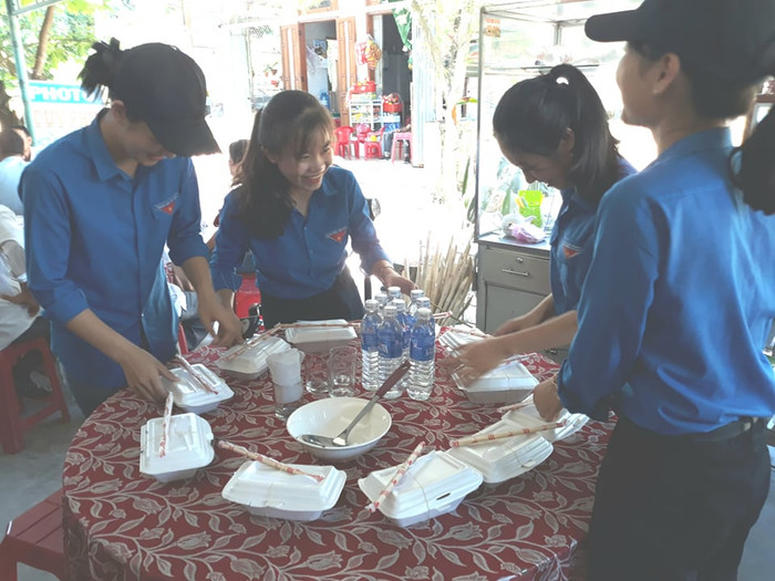 Nụ cười của các tình nguyện viên.