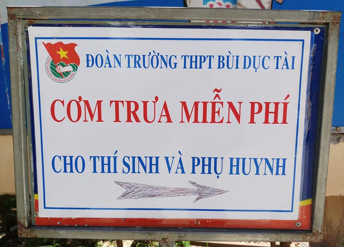 Biển chỉ dẫn đầy đủ.