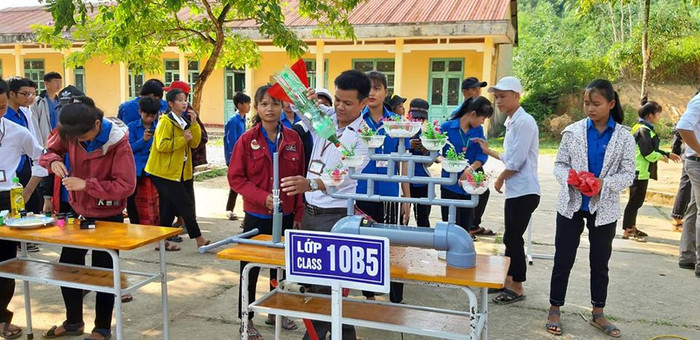 Một hoạt động trải nghiệm sáng tạo tại trường Đakrông. (Ảnh: Đoàn trường cung cấp)