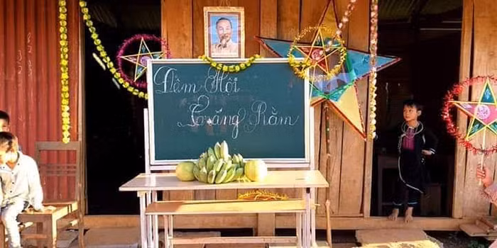 Dù khí khăn, thiếu thốn nhưng các thầy, các cô ở Căn Co vẫn cho các em được những cái tết đầy ý nghĩa, dù không được đủ đầy như trẻ vùng xuôi.