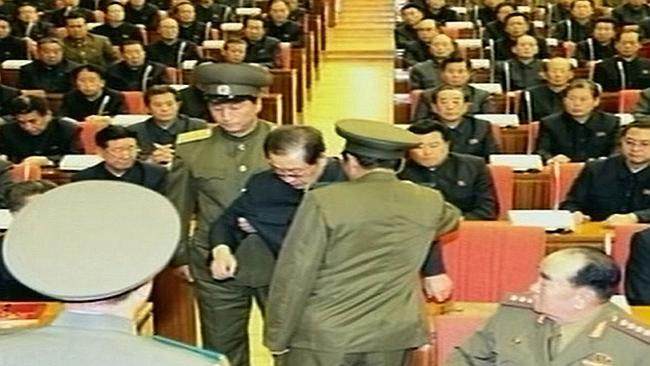 Jang Song-thaek bị lật đổ vì Kim Jong-un không muốn có nhân vật số 2? Cách thức loại bỏ Jang Song-thaek khiến dư luận bất ngờ khi ông bị làm nhục ngay tại cuộc họp Bộ Chính trị mở rộng. Jang Song-thaek bị lật đổ vì Kim Jong-un không muốn có nhân vật số 2? Cách thức loại bỏ Jang Song-thaek khiến dư luận bất ngờ khi ông bị làm nhục ngay tại cuộc họp Bộ Chính trị mở rộng.
