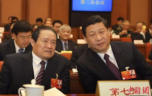 Ông Chu Vĩnh Khang và ông Tập Cận Bình trong một phiên họp.