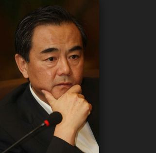 Được cho là đồng minh thân cận nhất của Bắc Triều Tiên, nhưng vụ xử tử Jang Song-thaek dường như Trung Quốc không nắm được chuyện gì đang xảy ra khiến ông Ngoại trưởng Vương Nghị phải gọi điện tham vấn người đồng cấp Nga Sergei Lavrov. Được cho là đồng minh thân cận nhất của Bắc Triều Tiên, nhưng vụ xử tử Jang Song-thaek dường như Trung Quốc không nắm được chuyện gì đang xảy ra khiến ông Ngoại trưởng Vương Nghị phải gọi điện tham vấn người đồng cấp Nga Sergei Lavrov.