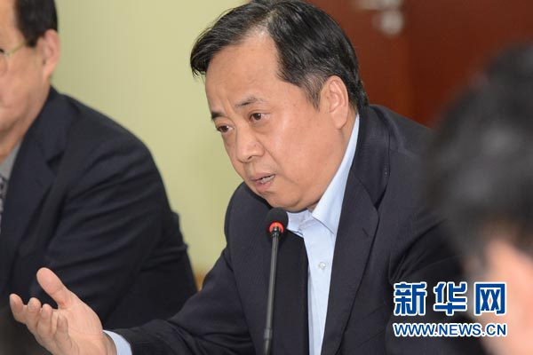 Lưu Giang Vĩnh, chuyên gia quan hệ Trung - Nhật từ đại học Thanh Hoa cũng đang góp phần "ép Nhật Bản ngồi vào bàn đàm phán." Lưu Giang Vĩnh, chuyên gia quan hệ Trung - Nhật từ đại học Thanh Hoa cũng đang góp phần "ép Nhật Bản ngồi vào bàn đàm phán."