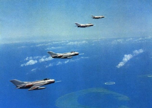 Chiến đấu cơ Trung Quốc xâm phạm không phận Hoàng Sa sau khi đã thôn tính toàn bộ quần đảo thuộc chủ quyền Việt Nam. Chiến đấu cơ Trung Quốc xâm phạm không phận Hoàng Sa sau khi đã thôn tính toàn bộ quần đảo thuộc chủ quyền Việt Nam.