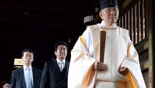 Truyền thông Nhật Bản cho rằng Mỹ đã nhiều lần vận động ngăn cản ông Shinzo Abe viếng đền Yasukuni nhưng không thành.