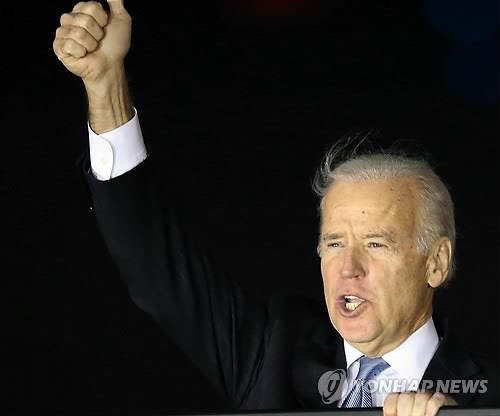 Phó Tổng thống Mỹ Joe Biden đến Hàn Quốc tối qua 5/12. Phó Tổng thống Mỹ Joe Biden đến Hàn Quốc tối qua 5/12.