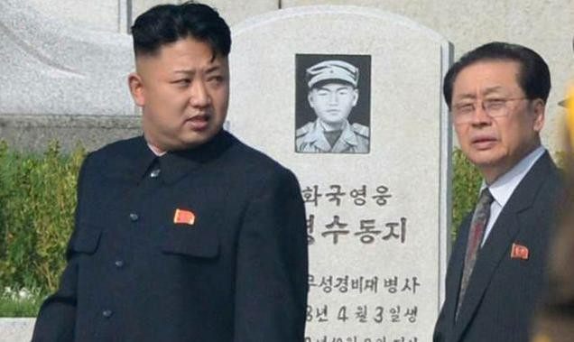Kim Jong-un và Jang Song-thaek trong một hoạt động công khai. Kim Jong-un và Jang Song-thaek trong một hoạt động công khai.