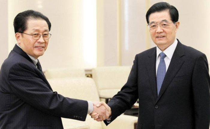 Jang Song-thaek gặp Hồ Cẩm Đào trong chuyến thăm Trung Quốc. Jang Song-thaek gặp Hồ Cẩm Đào trong chuyến thăm Trung Quốc.
