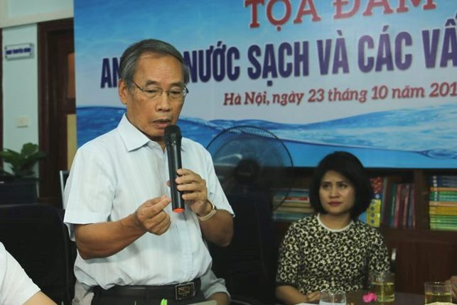 Kỹ sư Trần Quang Hưng: "Tôi thấy tất cả hệ thống cảnh báo, kiểm tra, giám sát, biện pháp xử lý qua vụ việc việc nước sông Đà nhiễm bẩn đều rất yếu, thiếu và vội” . Ảnh: Nguyễn Chương Kỹ sư Trần Quang Hưng: "Tôi thấy tất cả hệ thống cảnh báo, kiểm tra, giám sát, biện pháp xử lý qua vụ việc việc nước sông Đà nhiễm bẩn đều rất yếu, thiếu và vội” . Ảnh: Nguyễn Chương