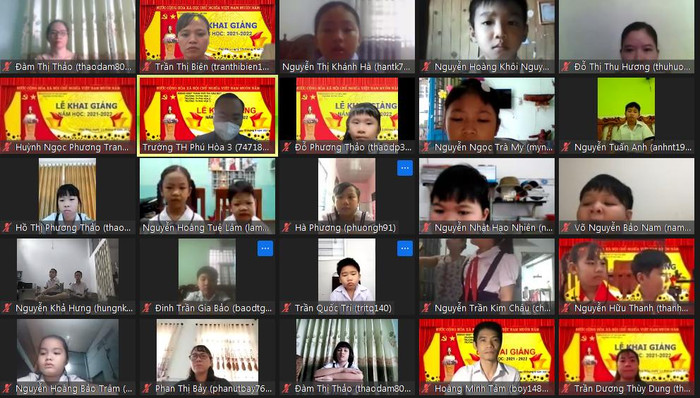 Học sinh Trường tiểu học Phú Hòa 3 dự khai giảng trực tuyến. Ảnh: H.Đ Học sinh Trường tiểu học Phú Hòa 3 dự khai giảng trực tuyến. Ảnh: H.Đ