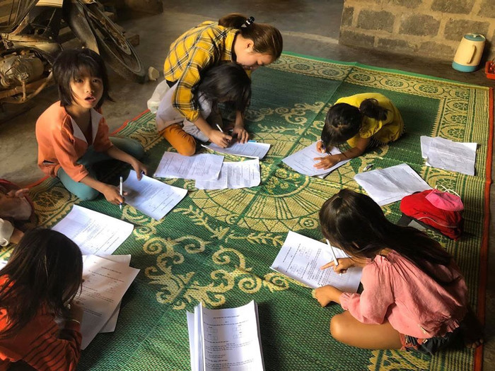 Từng con chữ vẫn được uốn nắn trong thời gian nghỉ dịch Covid-19. Từng con chữ vẫn được uốn nắn trong thời gian nghỉ dịch Covid-19.