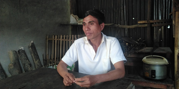 Thầy Hồ Văn Phùng nghĩ về câu chuyện giáo dục của mình, thầy ví nó như một giấc mộng dài đã qua. (Ảnh: LC)