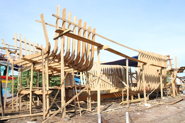 Tàu có chiều cao 3,5m, dài 21,5m, rộng 6,2m. Tổng công suất hơn 1.000CV. Tàu có chiều cao 3,5m, dài 21,5m, rộng 6,2m. Tổng công suất hơn 1.000CV.