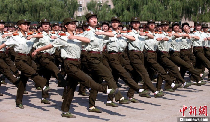 "Duyệt binh" báo cáo ét quả, khối nữ sinh