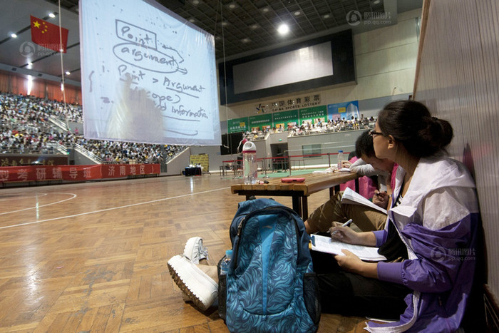 Tranh thủ trang bị thêm tấm bằng thạc sĩ với hy vọng có nhiều cơ hội hơn trong tương lai Tranh thủ trang bị thêm tấm bằng thạc sĩ với hy vọng có nhiều cơ hội hơn trong tương lai