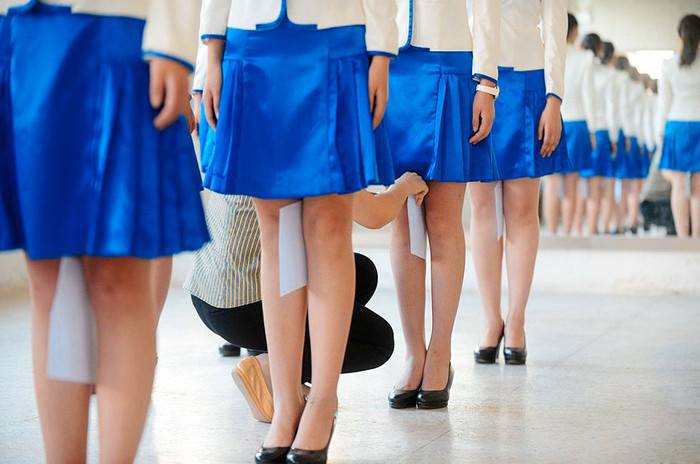 Ngày 5/9, tân sinh viên học viện Du lịch Dương Châu, Giang Tô, Trung Quốc khai giảng và bước vào môn đầu tiên, Nghi thức - lễ tân, giảng viên huấn luyện cách đứng quy chuẩn Ngày 5/9, tân sinh viên học viện Du lịch Dương Châu, Giang Tô, Trung Quốc khai giảng và bước vào môn đầu tiên, Nghi thức - lễ tân, giảng viên huấn luyện cách đứng quy chuẩn