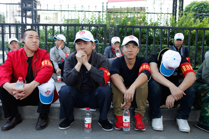 Lực lượng dân phòng địa phương xunh quan khu vực Đại sứ quán Nhật Bản cũng được huy động Lực lượng dân phòng địa phương xunh quan khu vực Đại sứ quán Nhật Bản cũng được huy động