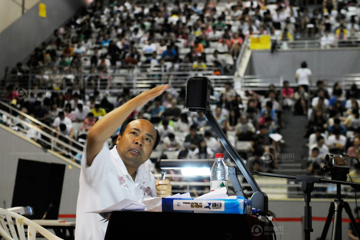 Ngày càng nhiều tân cử nhân Trung Quốc trông chờ vào các lò luyện thi cao học Ngày càng nhiều tân cử nhân Trung Quốc trông chờ vào các lò luyện thi cao học