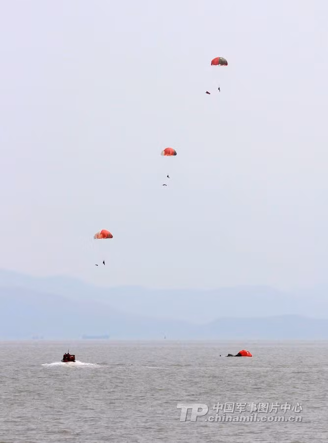 Diễn tập trong điều kiện thời tiết xấu Diễn tập trong điều kiện thời tiết xấu