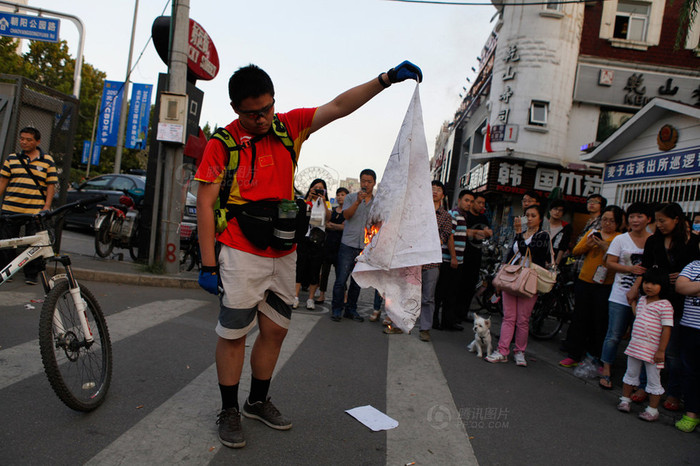 Những hành vi quá khích