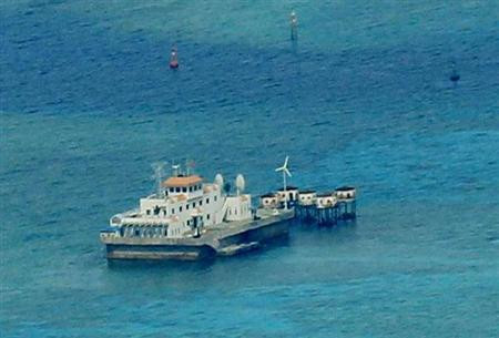 Những bức ảnh chụp mới nhất cho thấy quân Trung Quốc vừa lắp đặt thêm trạm phong điện, hệ thống ra đa trên nhà nổi Đá Vành Khăn Những bức ảnh chụp mới nhất cho thấy quân Trung Quốc vừa lắp đặt thêm trạm phong điện, hệ thống ra đa trên nhà nổi Đá Vành Khăn