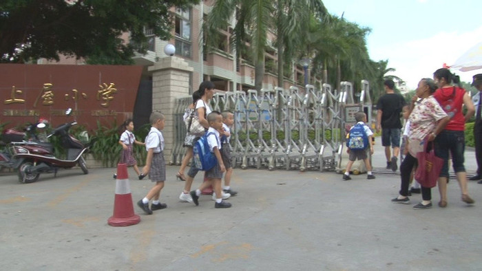 Ngày đầu tiên tới lớp, ai cũng ngạc nhiên khi nhìn thấy 4 anh em Ngày đầu tiên tới lớp, ai cũng ngạc nhiên khi nhìn thấy 4 anh em