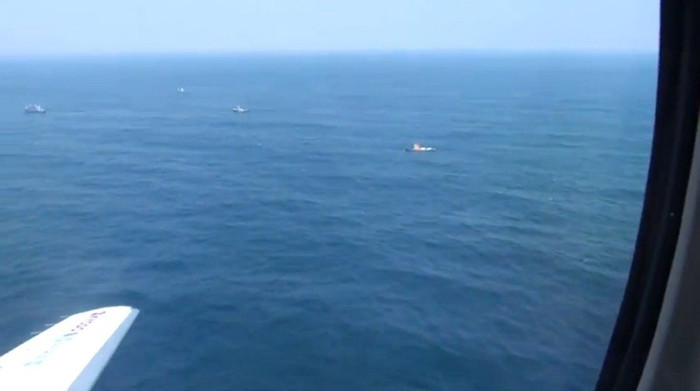 Ảnh chụp lực lượng tàu Trung Quốc trên biển Hoa Đông từ máy bay trinh sát Ảnh chụp lực lượng tàu Trung Quốc trên biển Hoa Đông từ máy bay trinh sát