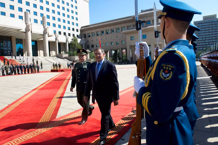 Ông Lương Quang Liệt và Panetta duyệt đội danh dự quân đội Trung Quốc Ông Lương Quang Liệt và Panetta duyệt đội danh dự quân đội Trung Quốc