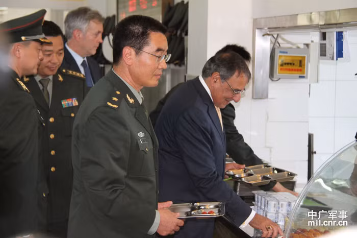 Tự tay chọn thức ăn Tự tay chọn thức ăn