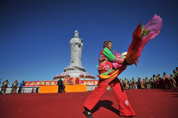 Biểu diễn mừng lễ khánh thành tượng Ma Tổ Biểu diễn mừng lễ khánh thành tượng Ma Tổ