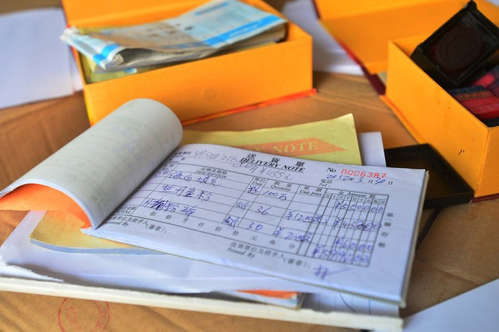 Làm giả hóa đơn chứng từ