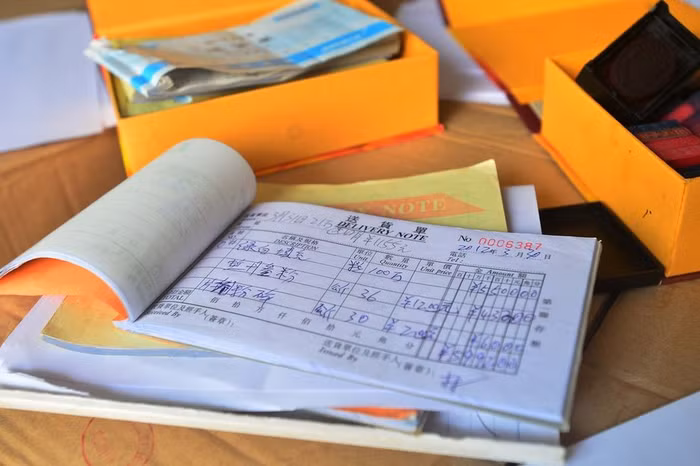 Làm giả hóa đơn chứng từ