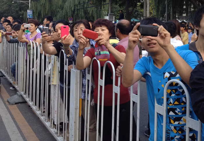 Sự kiện thu hút khá nhiều người, cả phụ nữ và trẻ em