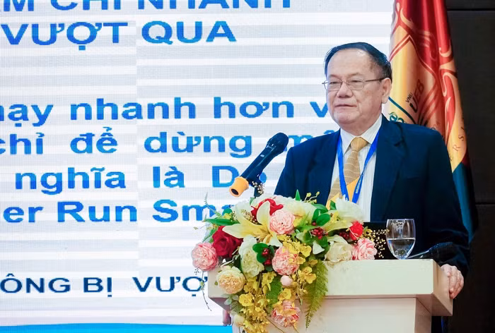 Theo Giáo sư Đặng Ứng Vận, khi giao quyền tự kiểm định và công bố kết quả cho các trường, vẫn cần thiết phải có một cơ chế giám sát các kết quả này. Ảnh: UEB
