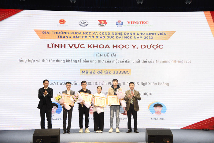 Ban tổ chức Giải thưởng khoa học và công nghệ sinh viên năm 2022 đã chọn ra 12 giải Nhất, 44 giải Nhì, 78 giải Ba và 116 giải Khuyến khích. Ảnh: HANU