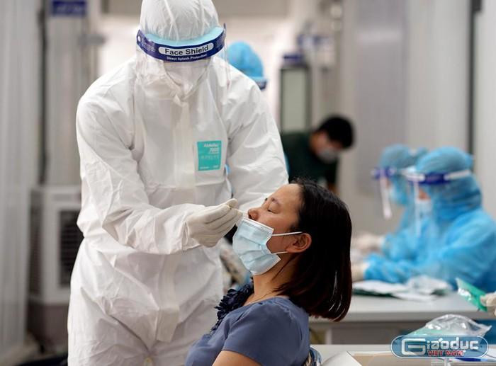 Xét nghiệm diện rộng: giải pháp căn cơ để kiểm soát lây nhiễm COVID ở cộng đồng ảnh 1