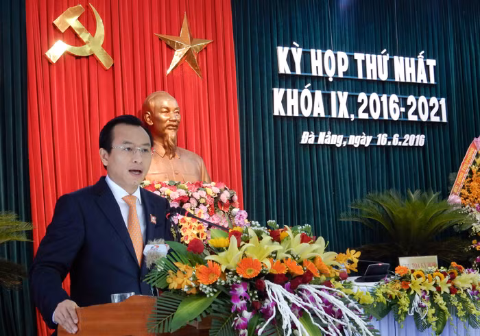 Bí thư Thành ủy, Chủ tịch HĐND TP Đà Nẵng Nguyễn Xuân Anh phát biểu tại kỳ họp thứ nhất HĐND khóa 9, nhiệm kỳ 2016-2021. Ảnh: Hoàng Tuấn