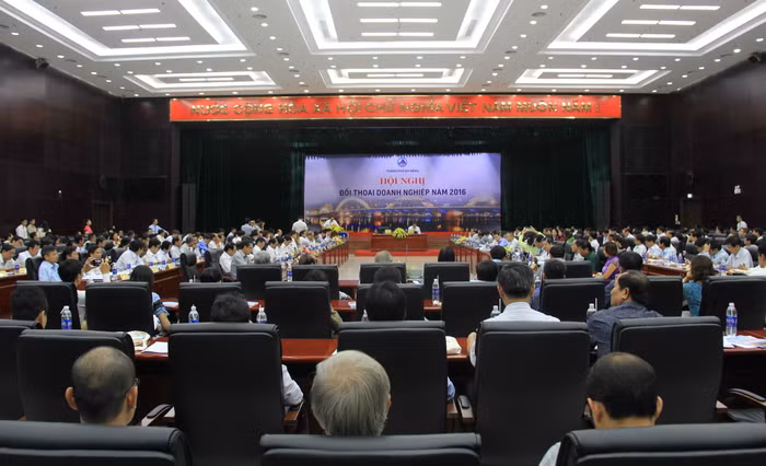 Đại diện khoảng 200 doanh nghiệp tại buổi đối thoại. Ảnh: Hoàng Tuấn