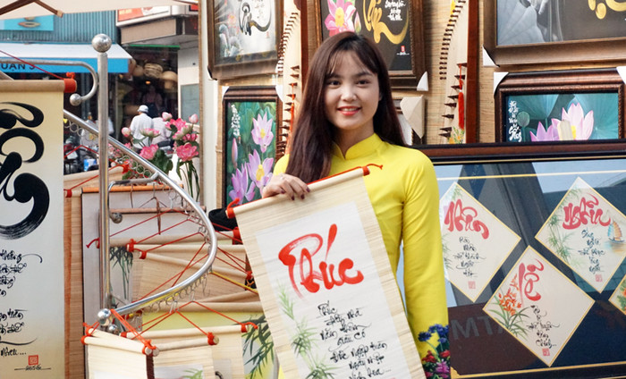 Rạng ngời chào đón một năm mới sang. Rạng ngời chào đón một năm mới sang.