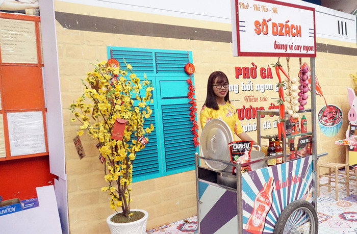 Gian hàng Sài Gòn xưa được tái hiện. Gian hàng Sài Gòn xưa được tái hiện.