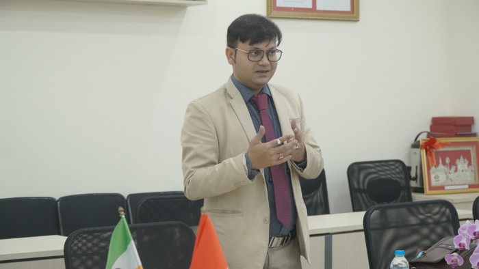 Giáo sư, Tiến sĩ Mrinmoy Basak phụ trách Hợp tác quốc tế của Đại học Assam Down Town, Ấn Độ. Ảnh: Nguyễn Long