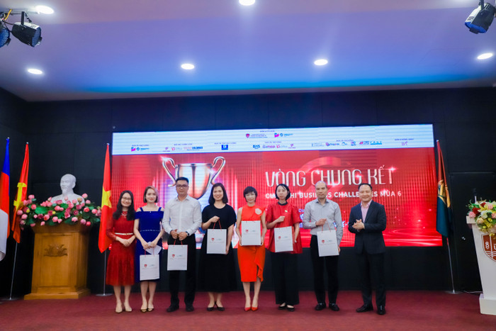 Hội đồng Ban giám khảo đêm chung kết là những doanh nhân, chuyên gia trong nhiều lĩnh vực, đưa ra những lời khuyên hữu ích cho thí sinh Hội đồng Ban giám khảo đêm chung kết là những doanh nhân, chuyên gia trong nhiều lĩnh vực, đưa ra những lời khuyên hữu ích cho thí sinh