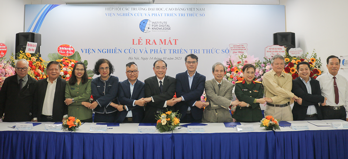 Viện Nghiên cứu và Phát triển Tri thức số cùng 7 đơn vị khác tham gia kí Bản ghi nhớ về “Hợp tác nghiên cứu, tạo lập và phát triển tri thức số”. Ảnh: DN Viện Nghiên cứu và Phát triển Tri thức số cùng 7 đơn vị khác tham gia kí Bản ghi nhớ về “Hợp tác nghiên cứu, tạo lập và phát triển tri thức số”. Ảnh: DN