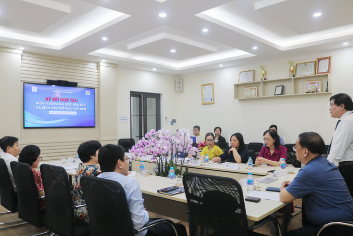 Toàn cảnh lễ kí kết. Ảnh: DN Toàn cảnh lễ kí kết. Ảnh: DN