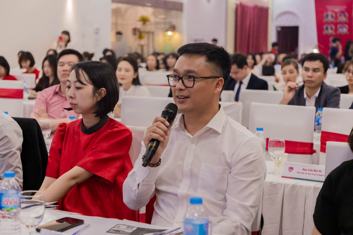 Phần thuyết trình ấn tượng giúp FOE ghi điểm tuyệt đối với Hội đồng Ban giám khảo đêm Chung kết Phần thuyết trình ấn tượng giúp FOE ghi điểm tuyệt đối với Hội đồng Ban giám khảo đêm Chung kết