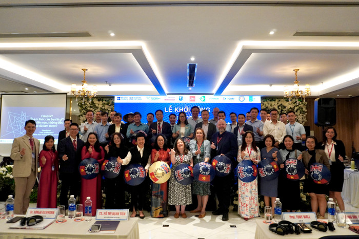 Các chuyên gia và đại biểu tham dự chụp ảnh lưu niệm