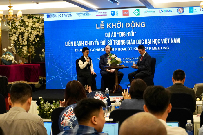 Các chuyên gia trong nước và quốc tế trao đổi, chia sẻ về dự án