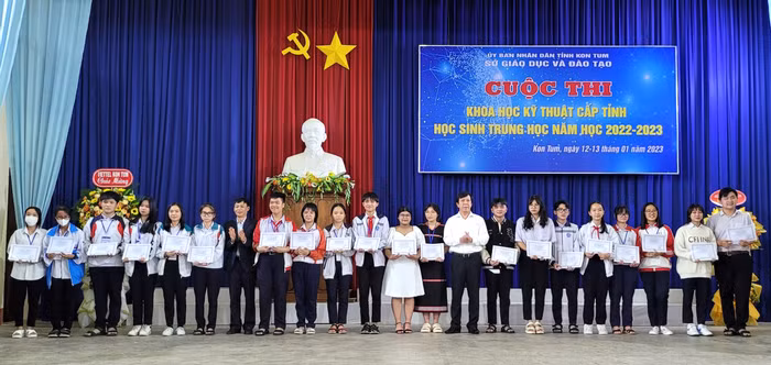 Bế mạc và trao giải Cuộc thi Khoa học, kỹ thuật cấp tỉnh dành cho học sinh trung học tỉnh Kon Tum, năm học 2022 - 2023. Ảnh: Đắc Vinh