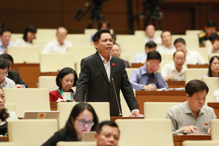 Bộ trưởng Bộ Giao thông vận tải - ông Nguyễn Văn Thể báo cáo trước Quốc hội. Ảnh: Quochoi.vn Bộ trưởng Bộ Giao thông vận tải - ông Nguyễn Văn Thể báo cáo trước Quốc hội. Ảnh: Quochoi.vn